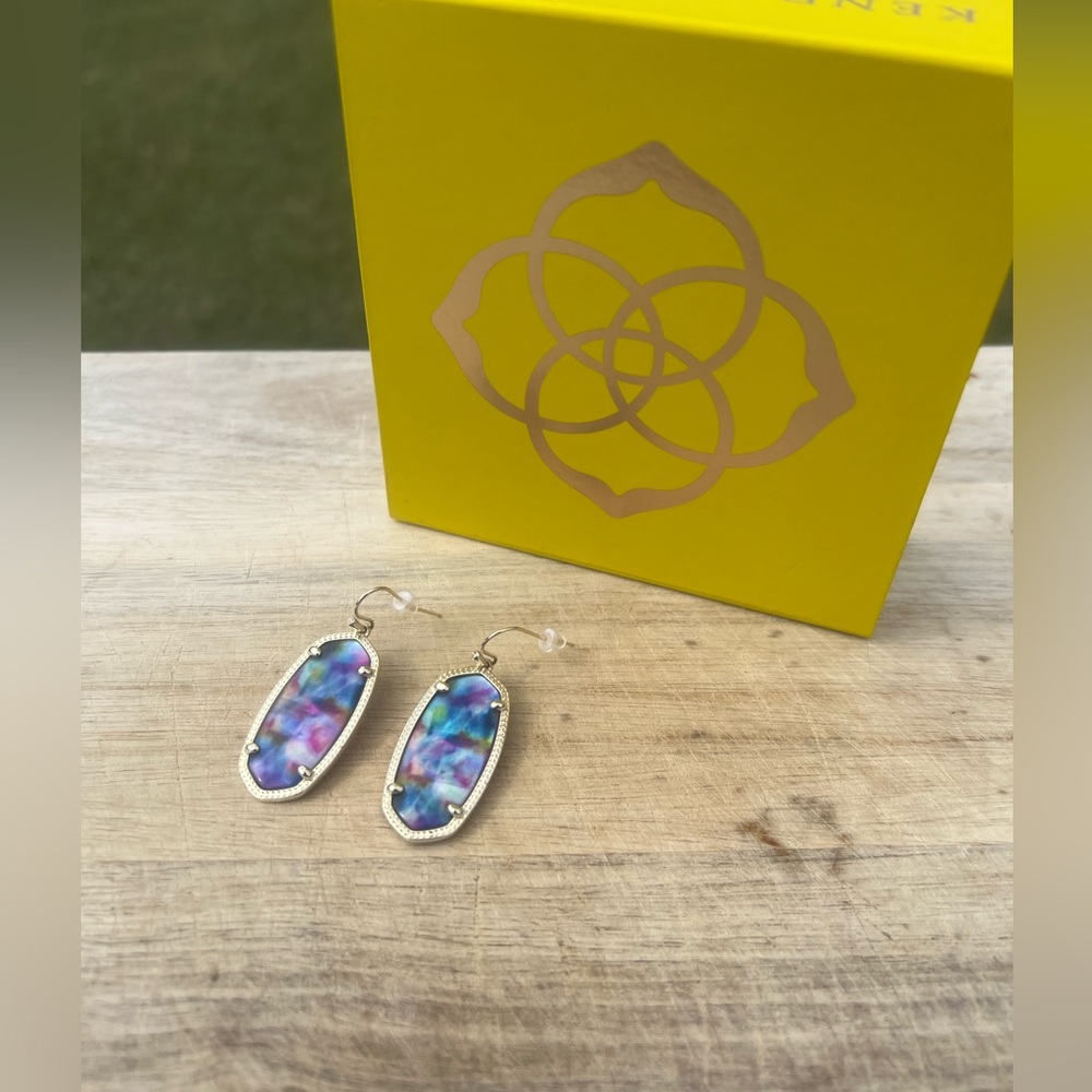 Kendra Scott Elle (Lilac abalone) earrings.